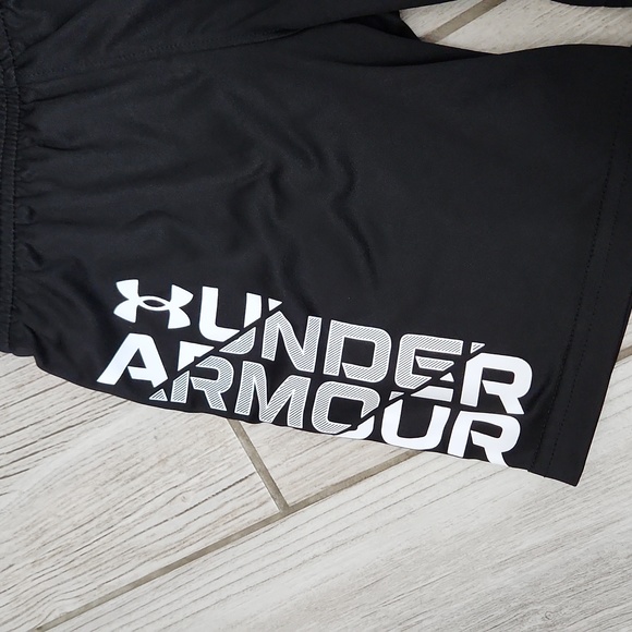 Under Armour Boy's Shorts - Picture 2 of 5